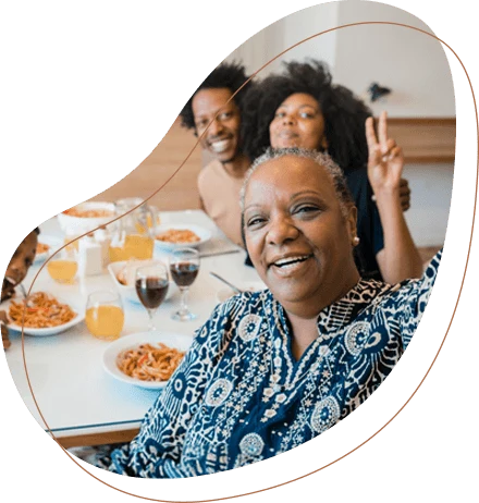 Família reunida à mesa